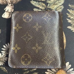 LV WALLET